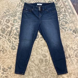 Torrid- skinny jeans / jeggings (worn 3x)